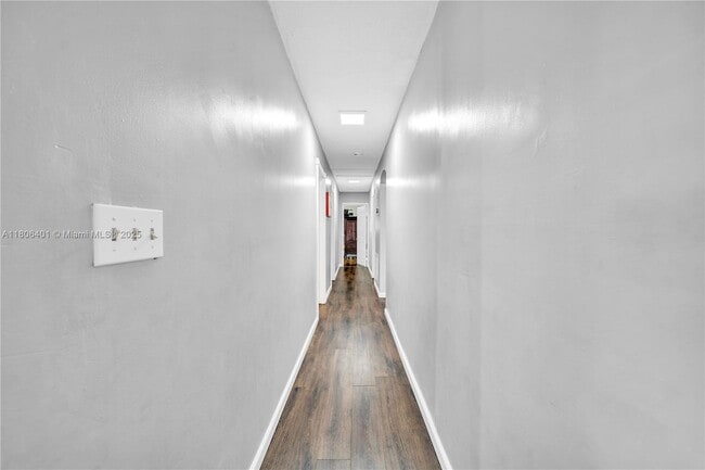 Building Photo - 875 E 29th St