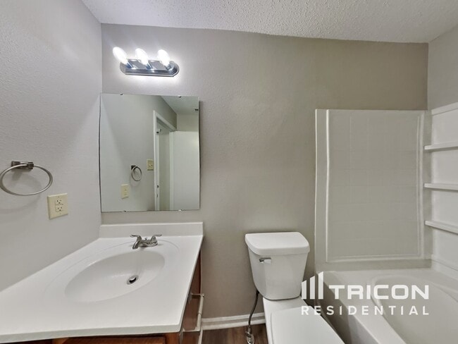Building Photo - 8902 Hosta Way