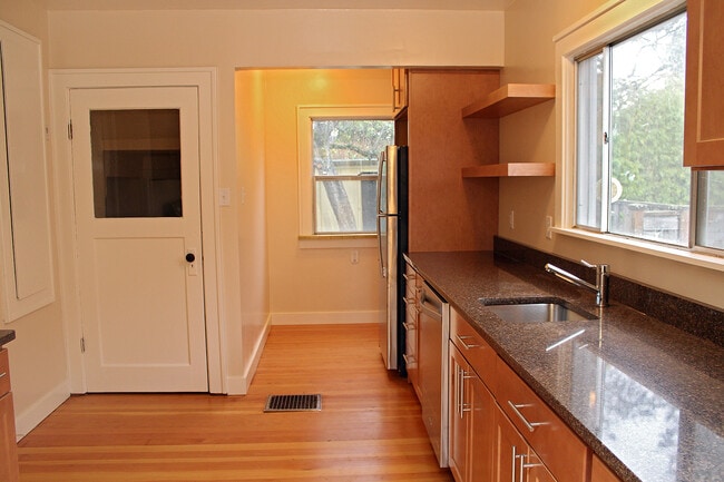 Building Photo - 3423 NE 54th Ave