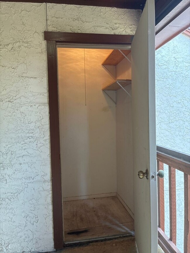 Building Photo - 1BR/1.5BA w/ Fireplace • Balcony • Pool Access in San Antonio