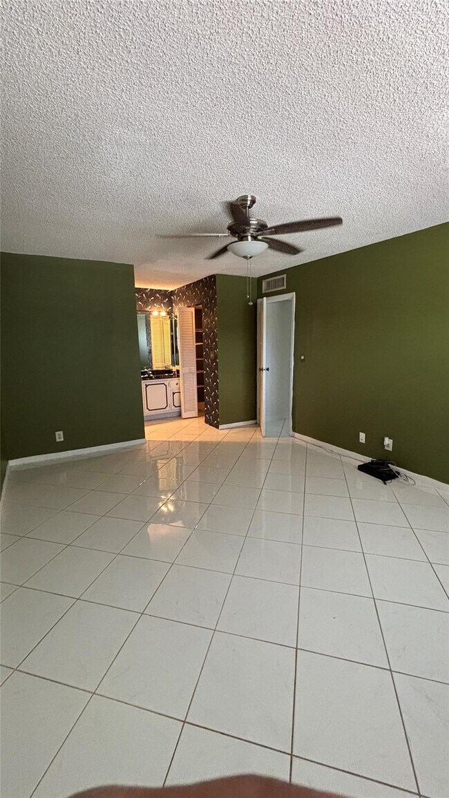 Building Photo - 6300 S Falls Cir Dr