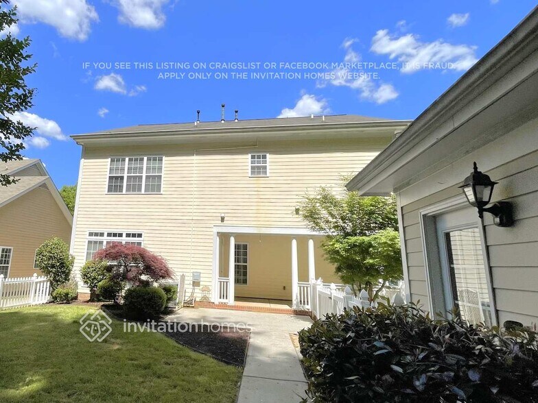 Building Photo - 15527 Barnsbury Dr