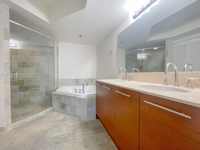Building Photo - 2641 N Flamingo Rd
