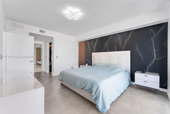 Building Photo - 300 Sunny Isles Blvd