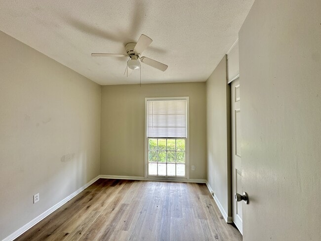 Building Photo - 2600 Deborah Dr