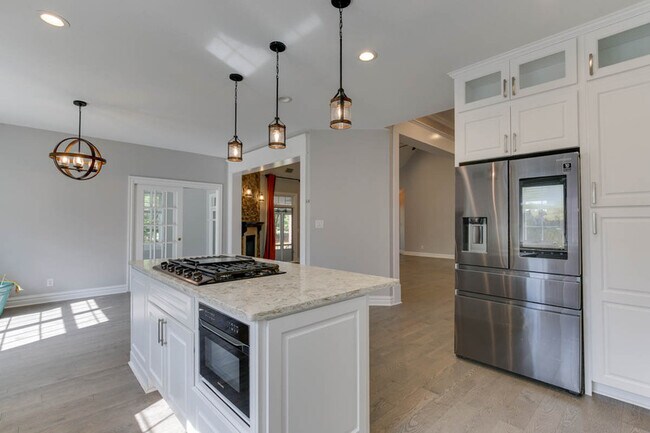 Building Photo - 5102 Waterford Pl