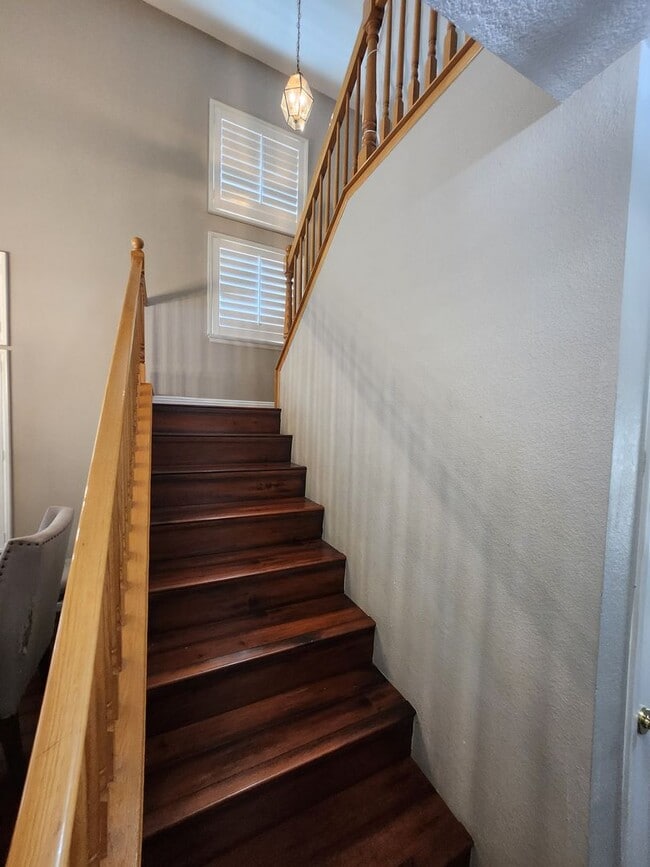 Building Photo - Rare rental in Sycamore Crossing!