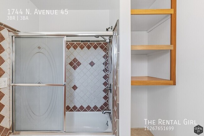 Building Photo - 1744 N Ave 45