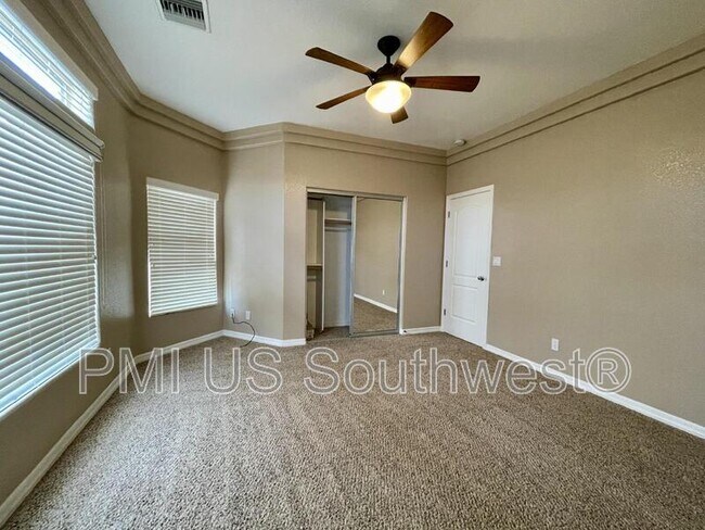 Building Photo - 11 Hickory Knoll Cir