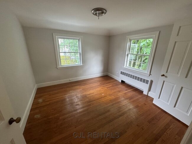 Building Photo - 161 Hunnewell St