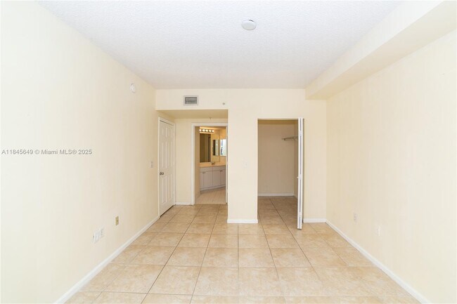 Building Photo - 17150 N Bay Rd