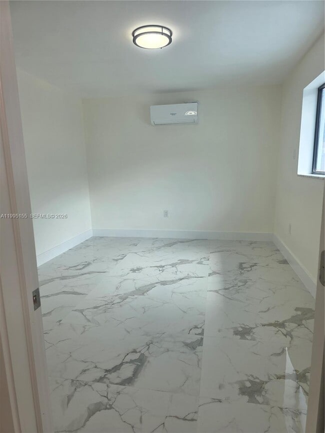 Building Photo - 443 NW 23rd Pl