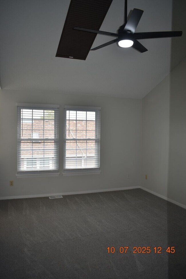 Building Photo - Updated 3 Bed Littleton Townhome