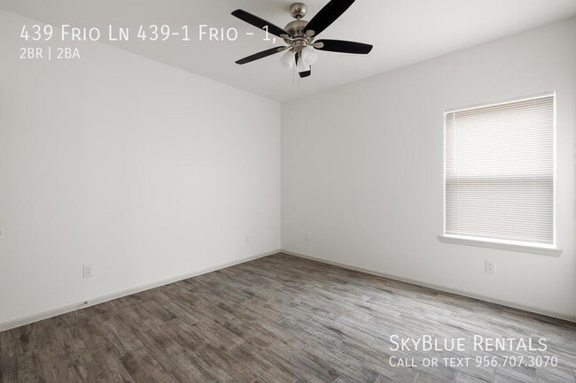 Building Photo - 439 Frio Ln