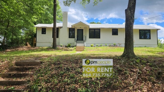 Building Photo - Newly renovated, Modernized 3/2 Home Avail...