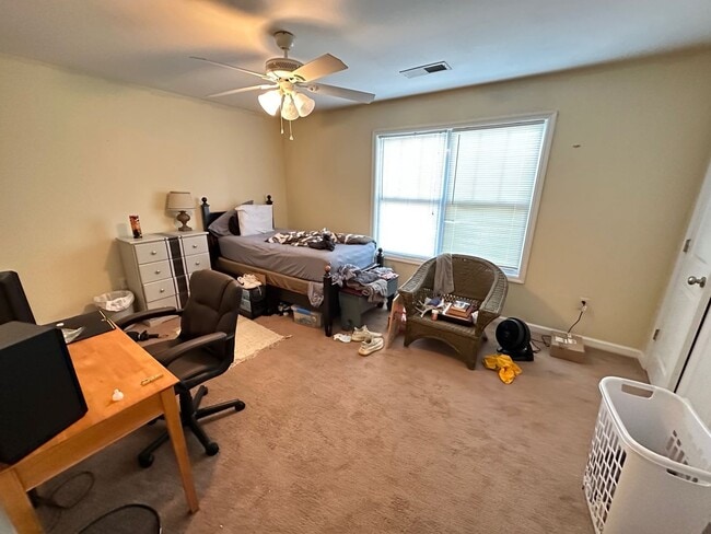 Building Photo - The Retreat @ Magnolia Bluff!