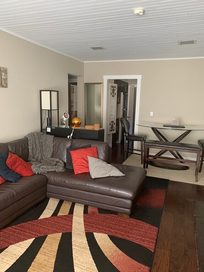 Building Photo - 110 NE 40th St