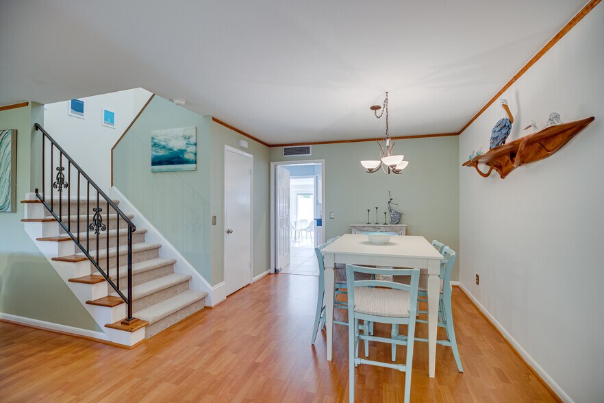 Building Photo - 2722 Cardinal Dr