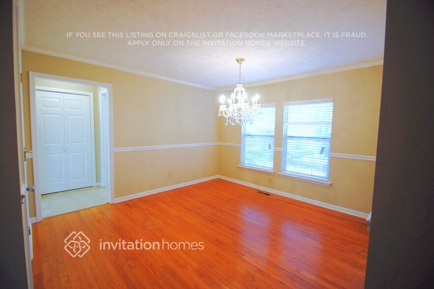 Building Photo - 740 Greenwood Ln SW