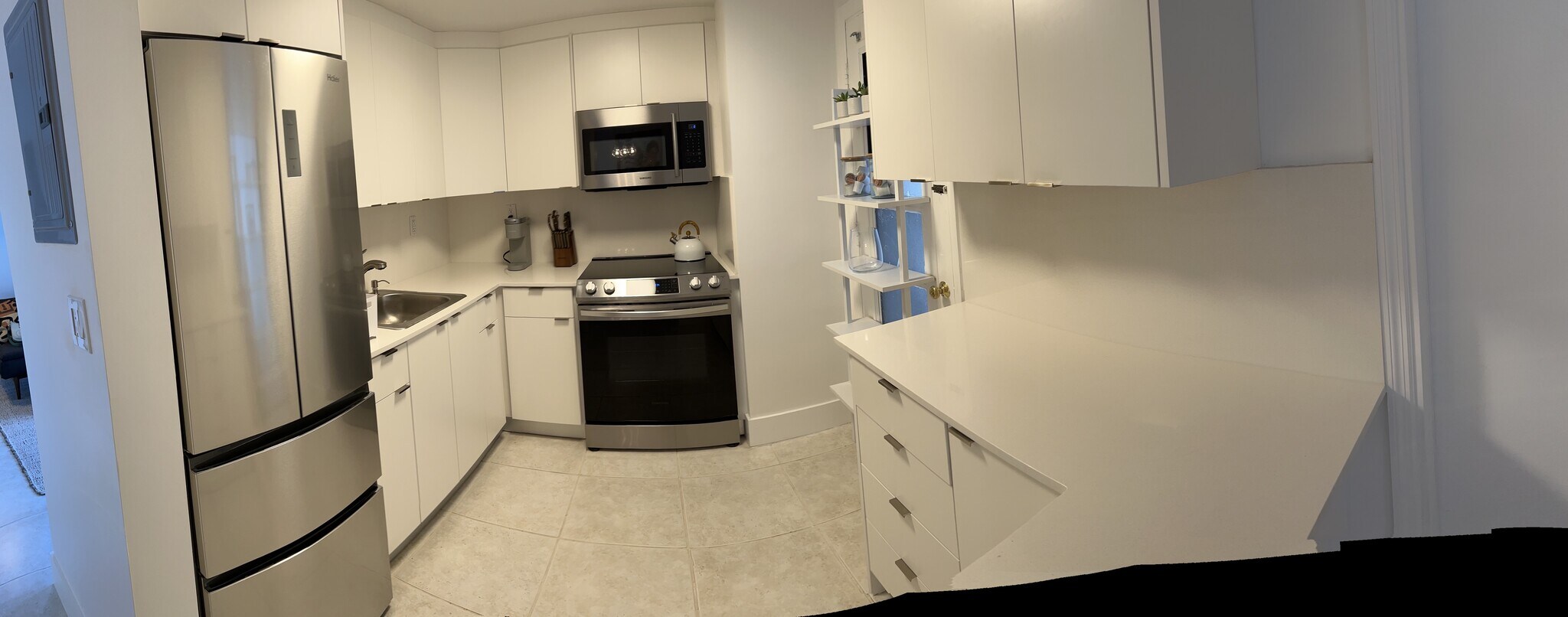 Kitchen - 2545 S Bayshore Dr