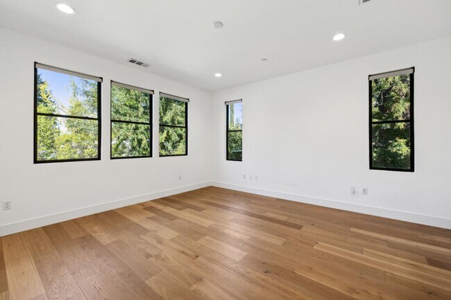 Building Photo - Luxurious Modern Single Family Home in West Menlo Park Available Now!