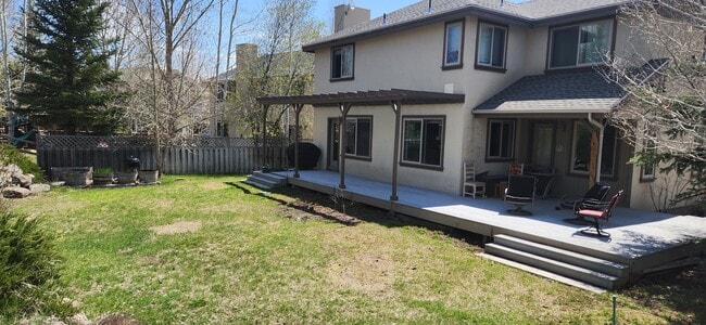 Building Photo - 5887 Kingsford Ave