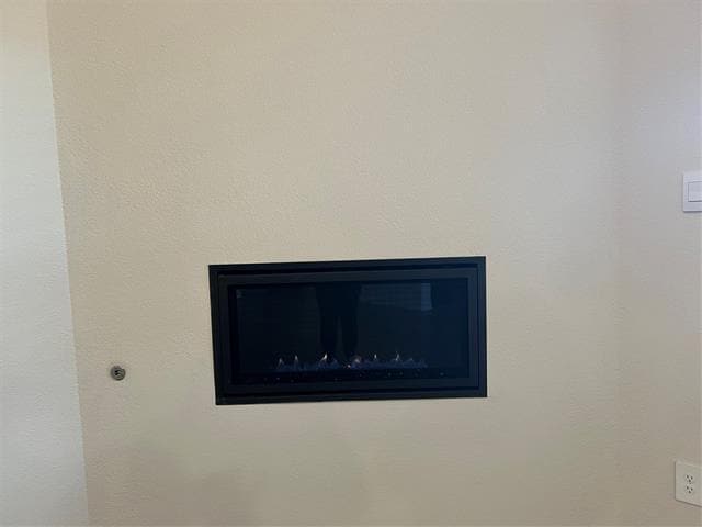 Building Photo - 10517 Breezeway Dr