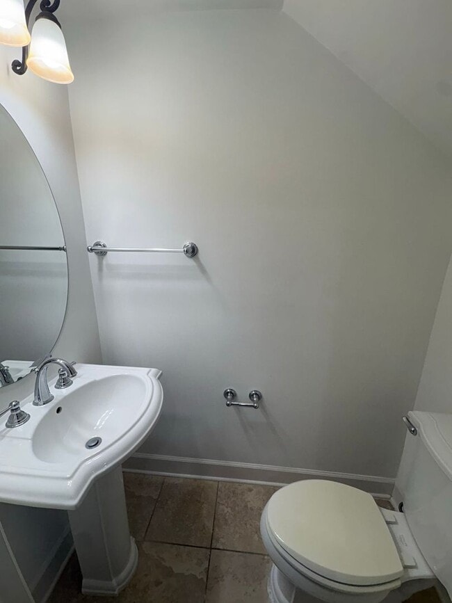 Building Photo - POTOMAC CLUB - TOWNHOUSE CONDO