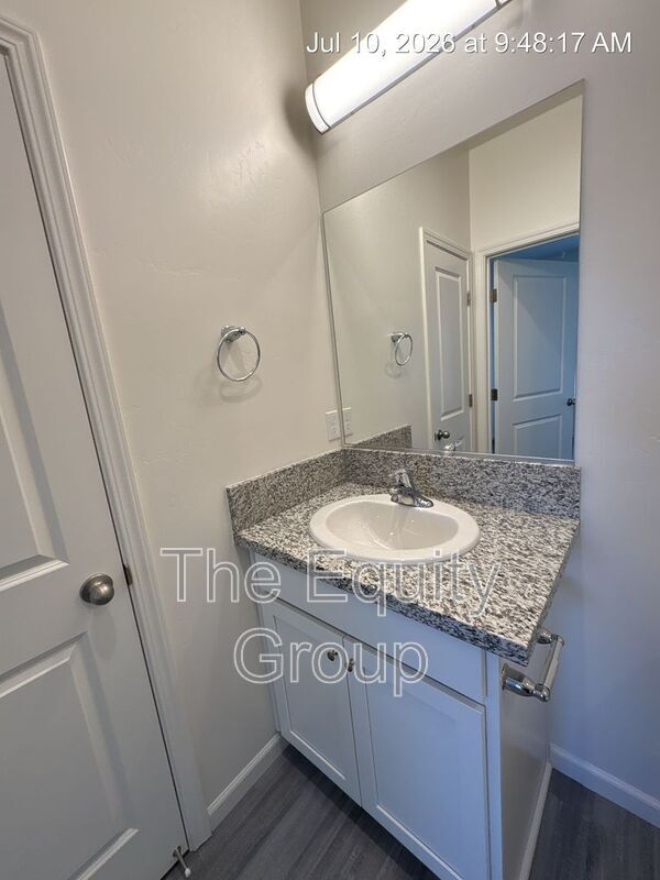 Building Photo - 735 S Pinkham St