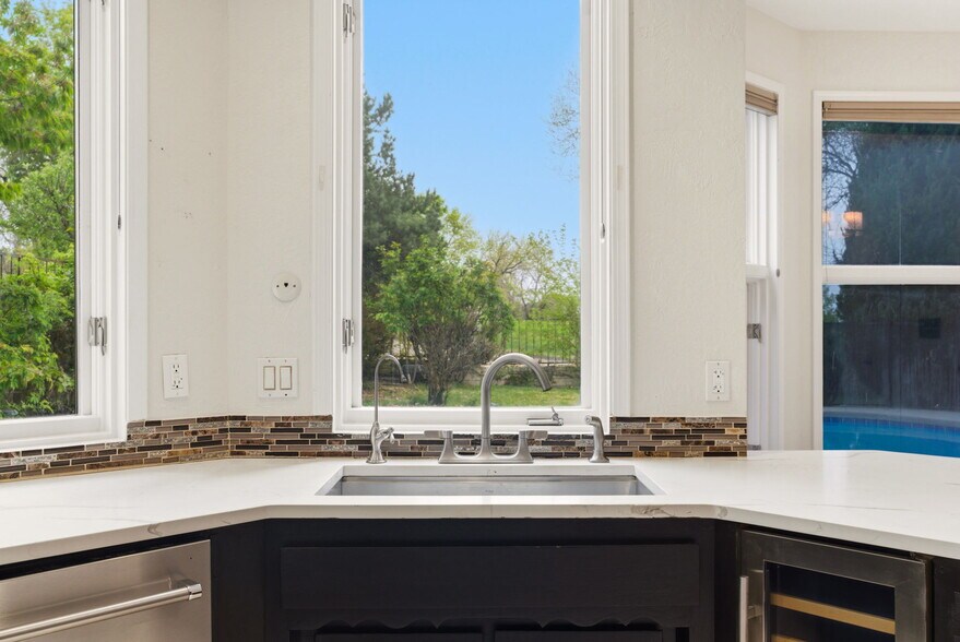 Building Photo - 9706 Tanoan Dr NE