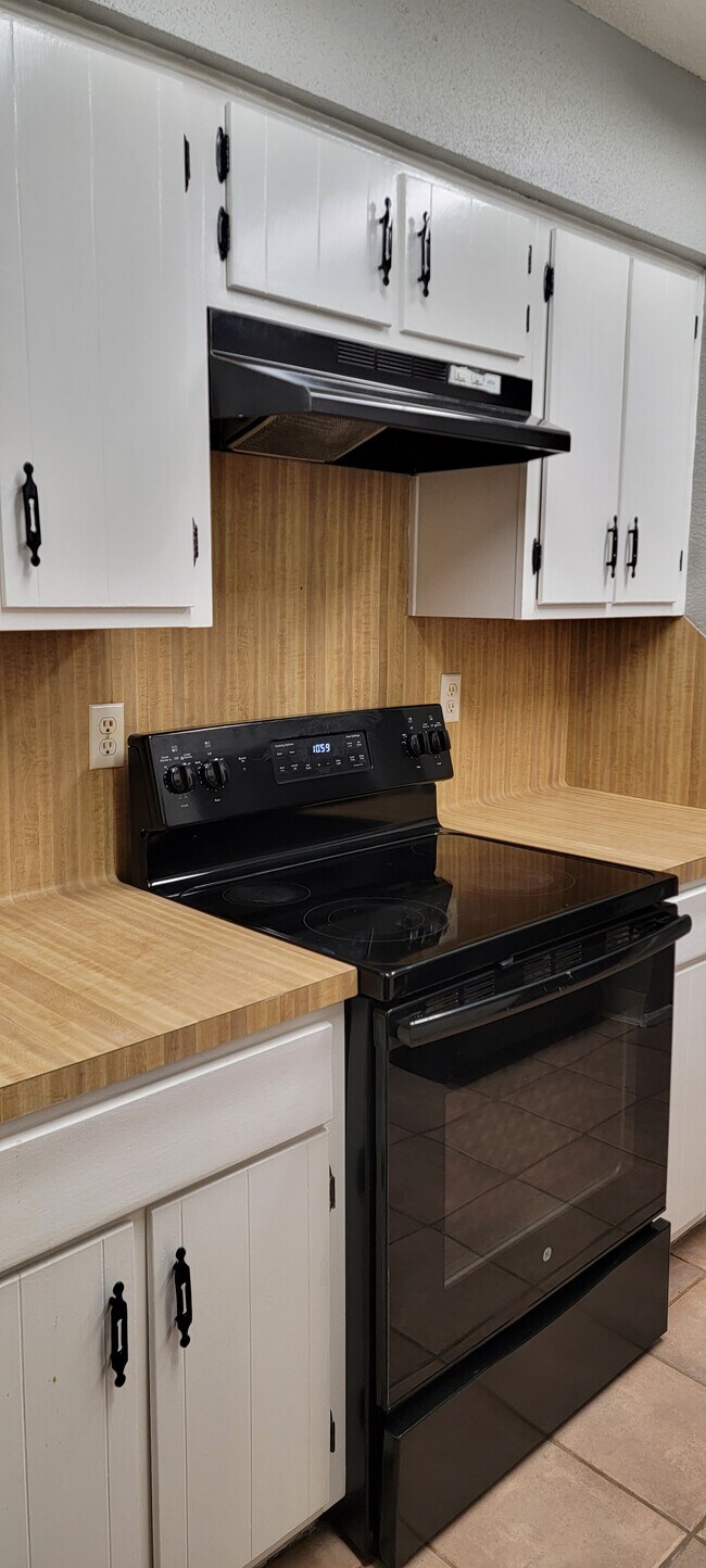 Standalone Range - 14515 Wunderlich Dr