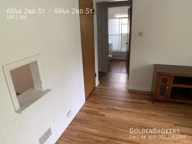 Building Photo - 604 2nd St