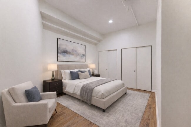 Building Photo - 917 Main St