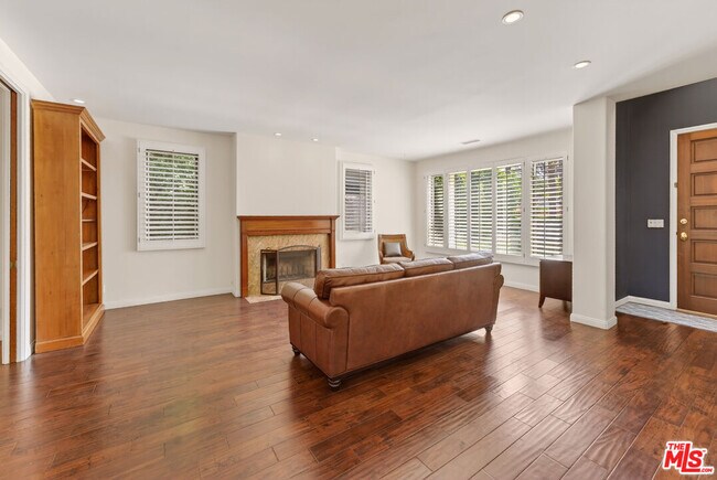 Building Photo - 16015 W Northfield St