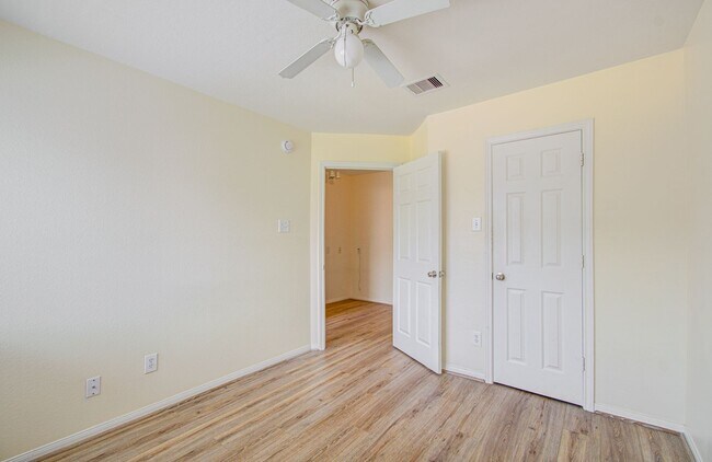 Building Photo - Affordable 3-Bedroom Townhome in Prime Missouri City Location
