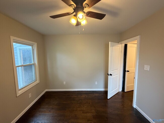 Building Photo - 1628 8th St SE