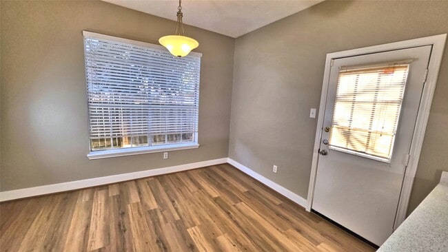 Building Photo - 5803 Cinnamon Creek Cir