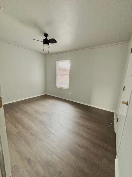 Building Photo - 2839 Adrian Ave