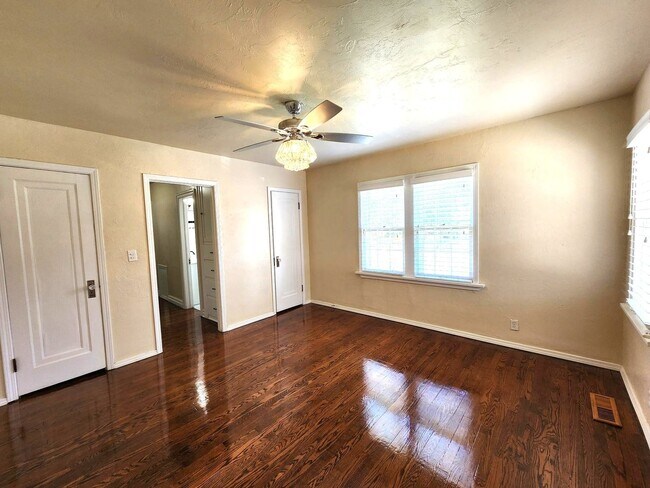 Building Photo - AMAZING 3 BED, 2 BATH Plus Study MILLERS ADDITION NW OKC