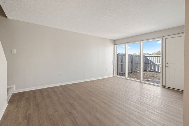 Building Photo - 203 Cougar Ridge