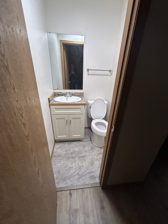 Building Photo - 519 Cherry St