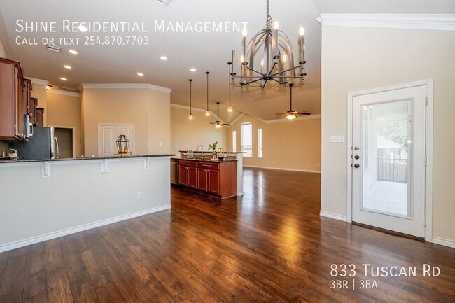 Building Photo - 833 TUSCAN Rd