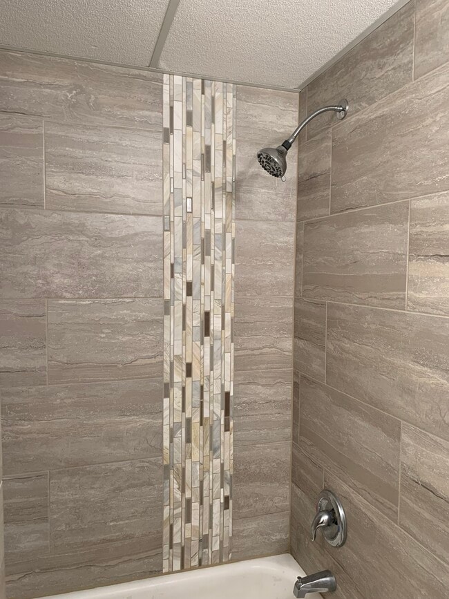 Building Photo - 617 7th Ave