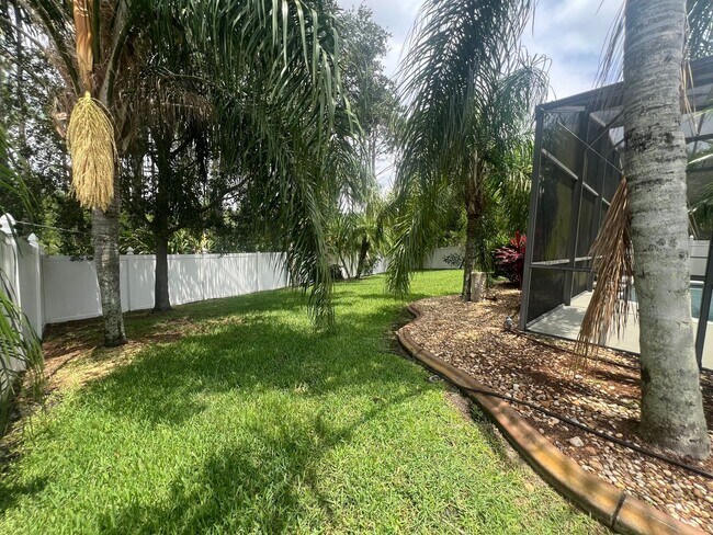 Building Photo - Beautiful 3 bedroom 2 bathroom pool home