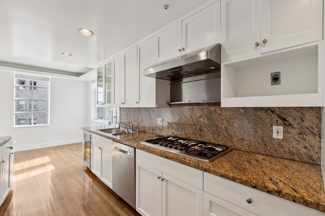 Building Photo - 1150 Sacramento St