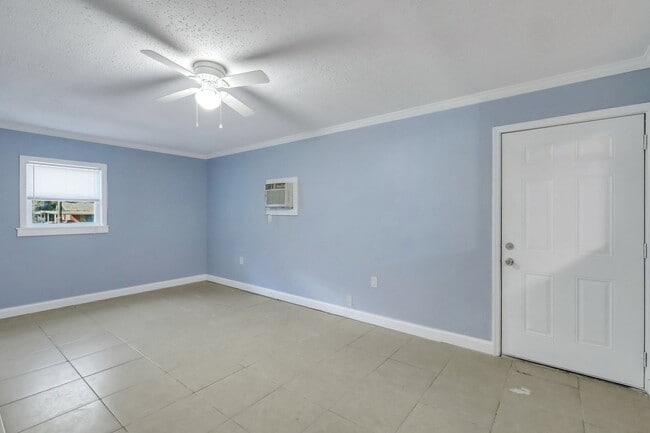 Building Photo - Ranch Home off of Skidaway Rd.