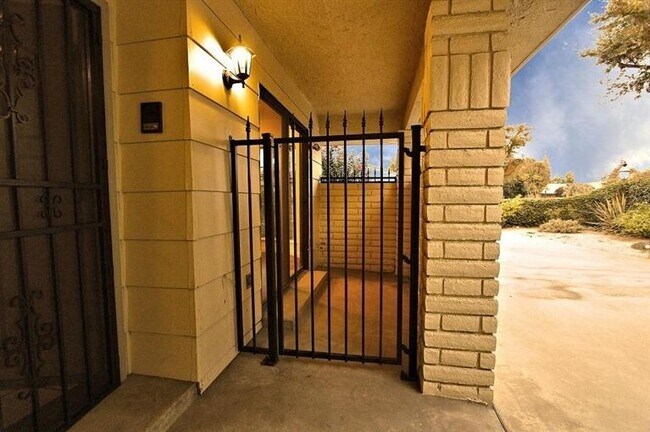 Building Photo - 1694 W Bullard Ave