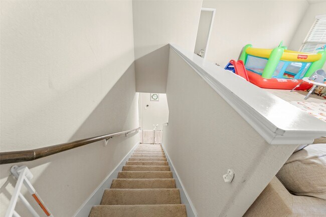 Building Photo - 2135 Harmon Crest Ct