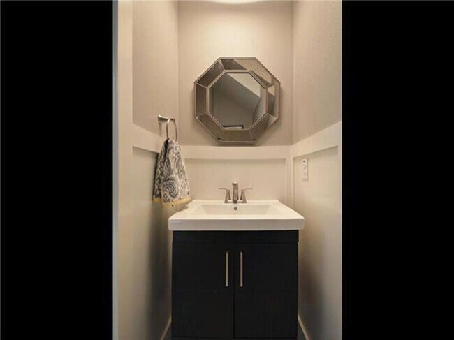 Building Photo - 5106 Caswell Ave