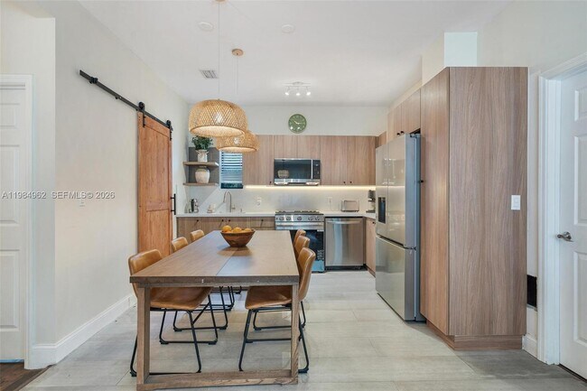 Building Photo - 920 SW 9th St